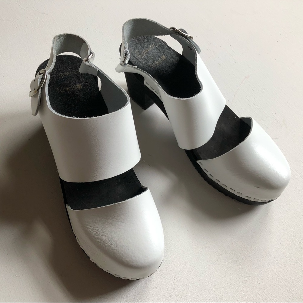 Funkis Swedish clogs in white. Size 38
